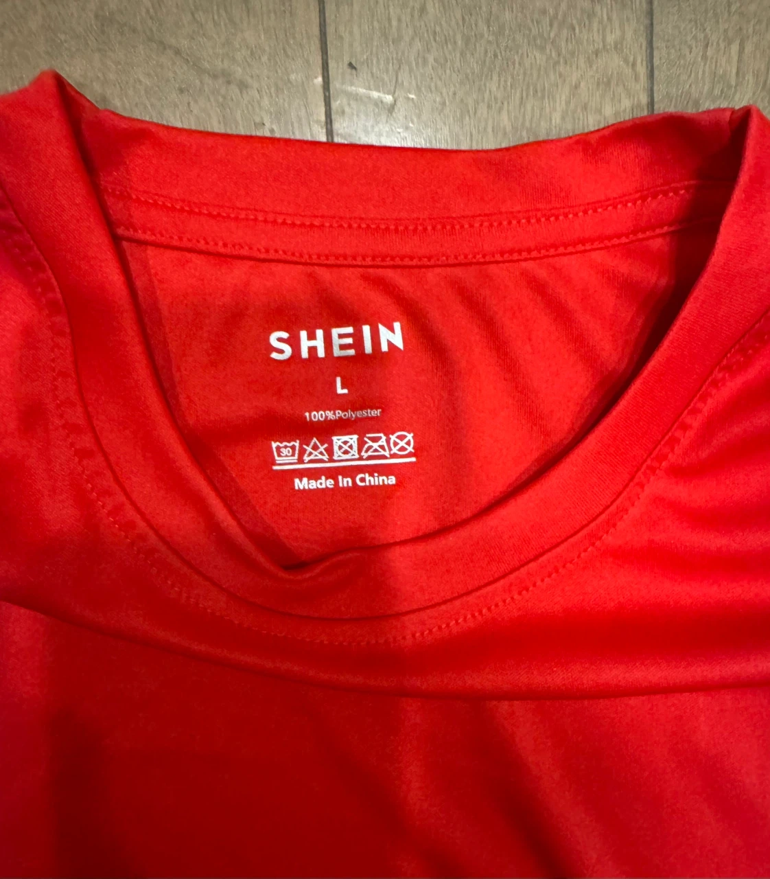 レッド 半袖Tシャツ Lサイズの写真2枚目