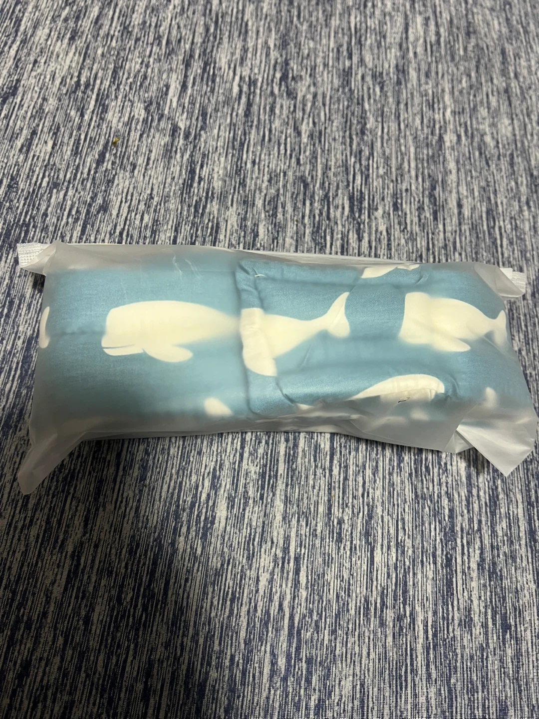 赤ちゃん用 ヘッドガード クッション クジラ柄の写真2枚目