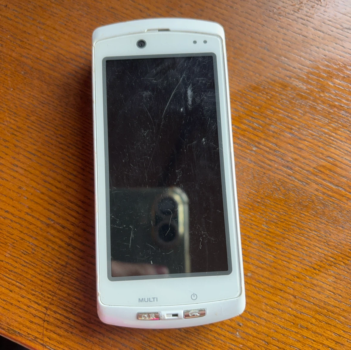 富士通 docomo F-04B ホワイト