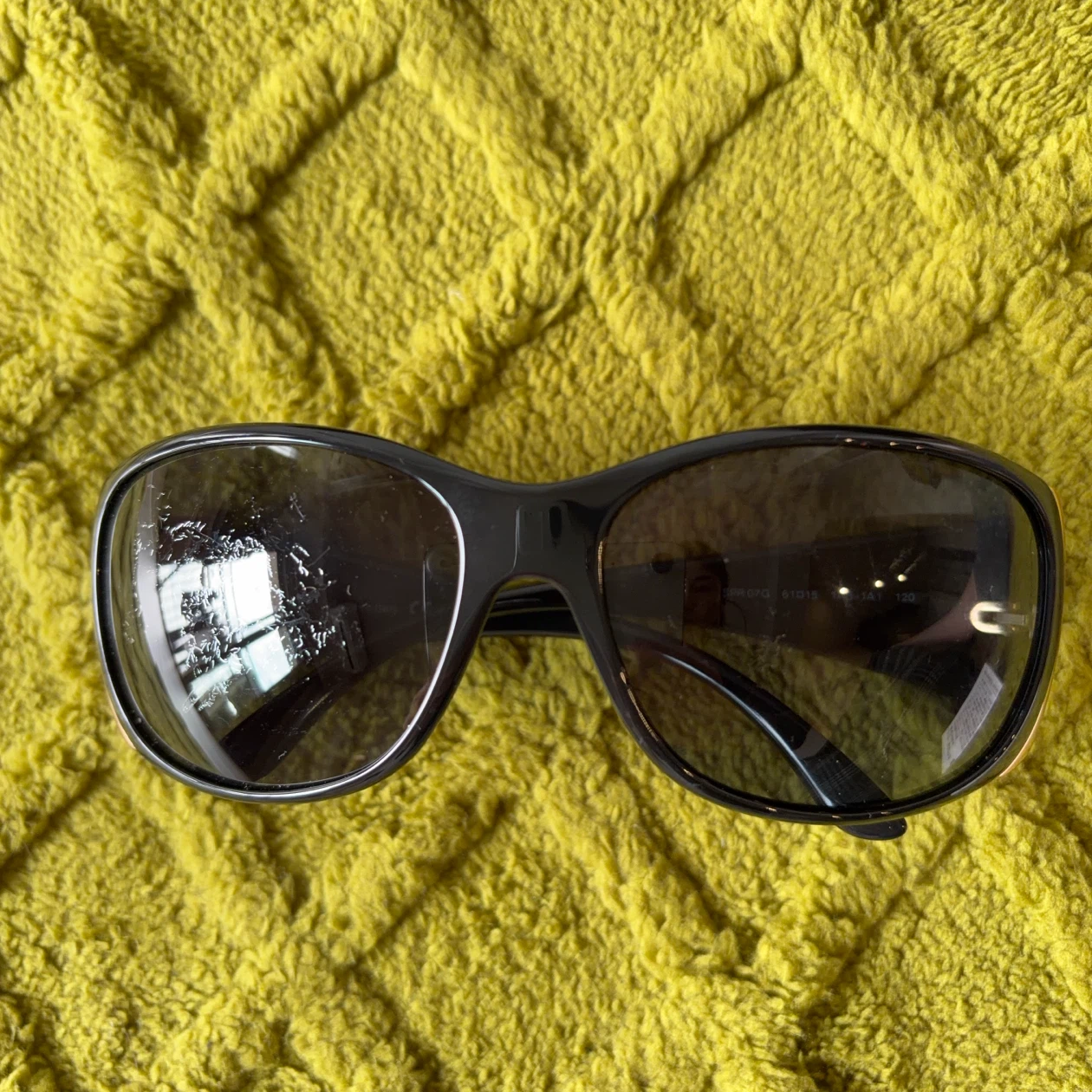 中古　PRADA サングラス 黒 ケース・箱付きの写真2枚目