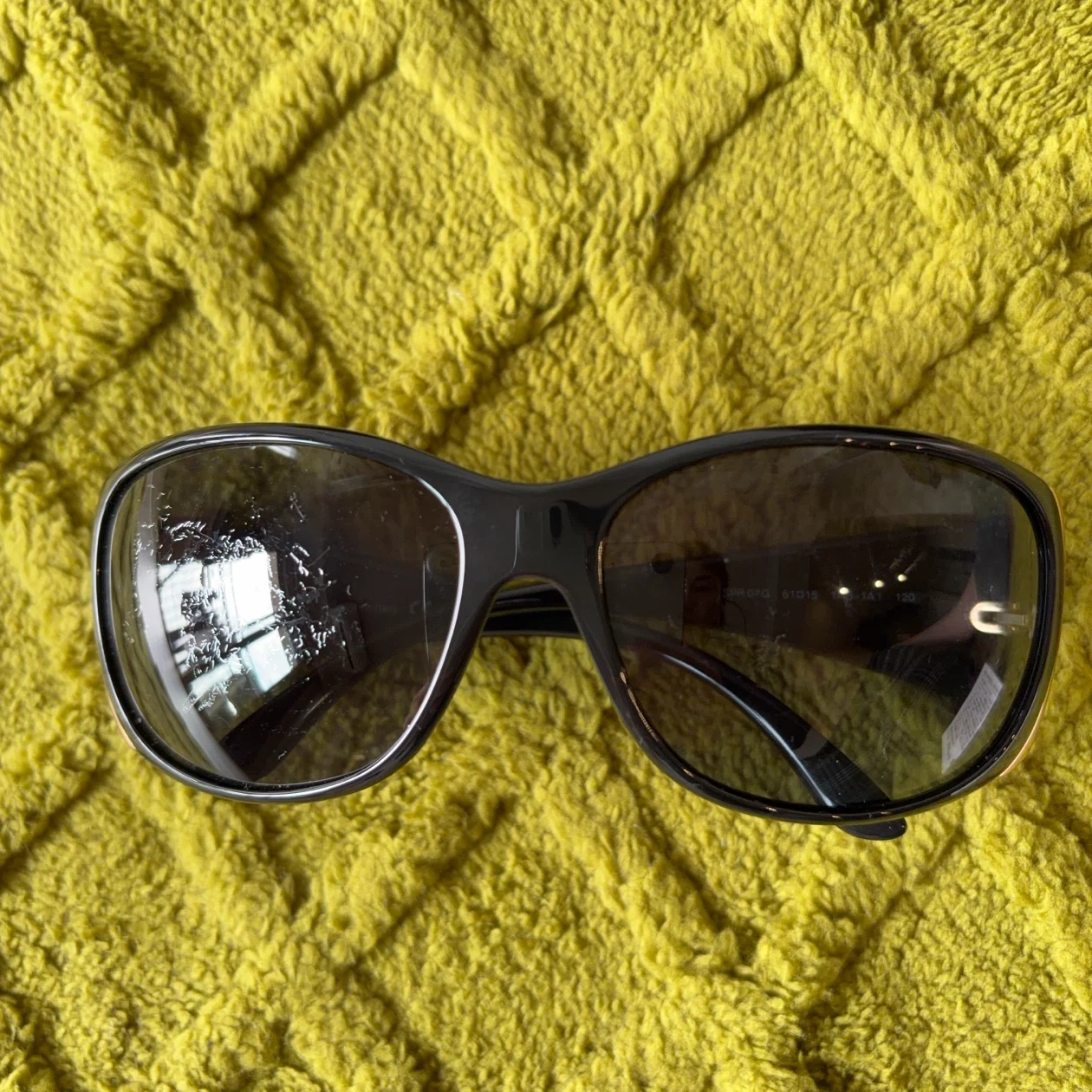 中古 PRADA サングラス 黒 ケース・箱付きの写真2枚目