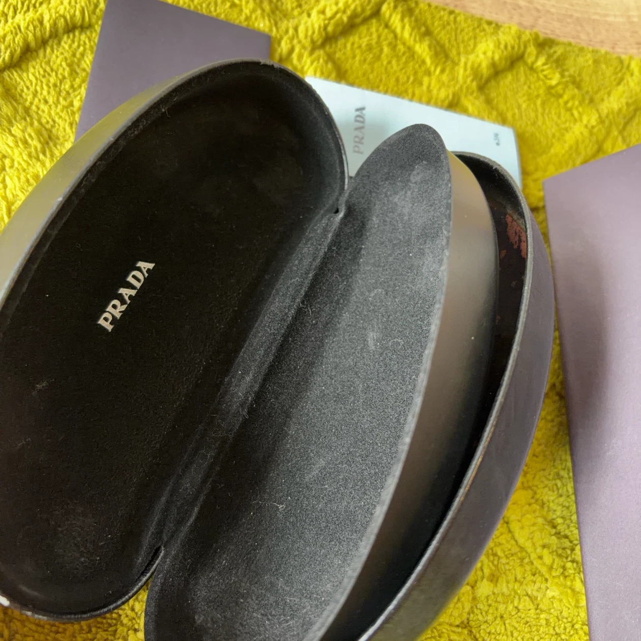 中古　PRADA サングラス 黒 ケース・箱付きの写真7枚目