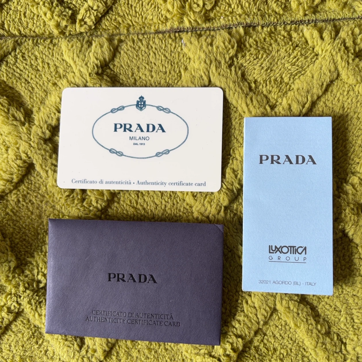 中古 PRADA サングラス 黒 ケース・箱付きの写真9枚目