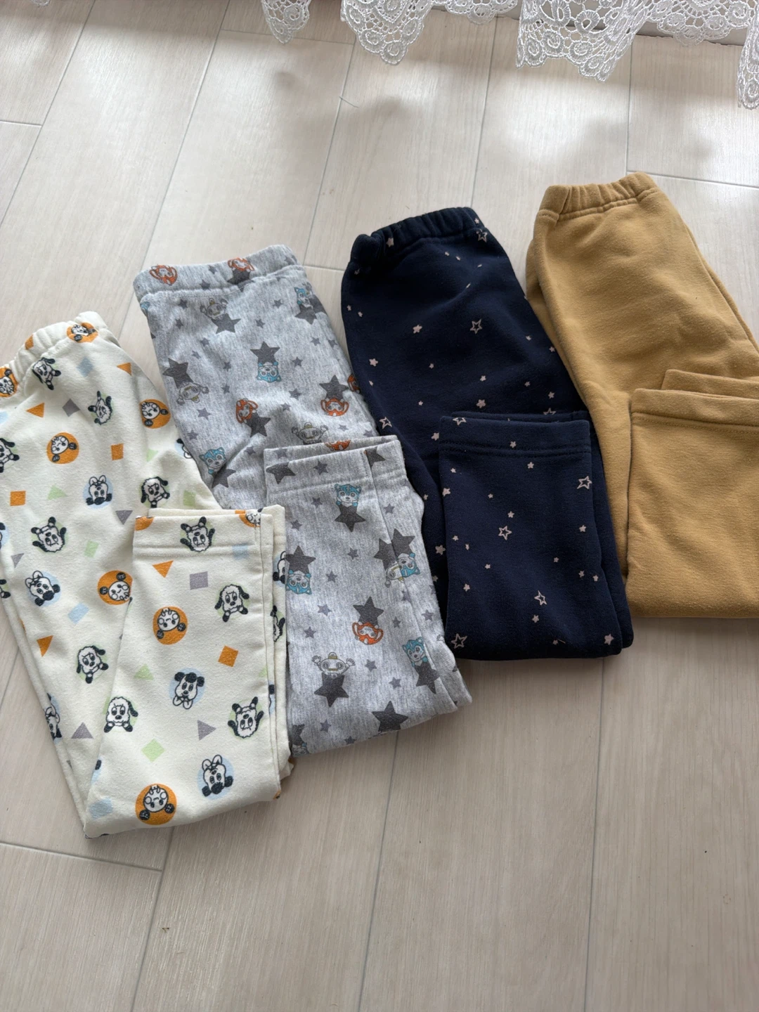 美品☆ユニクロ パンツ 4枚セット 90cm 裏起毛
