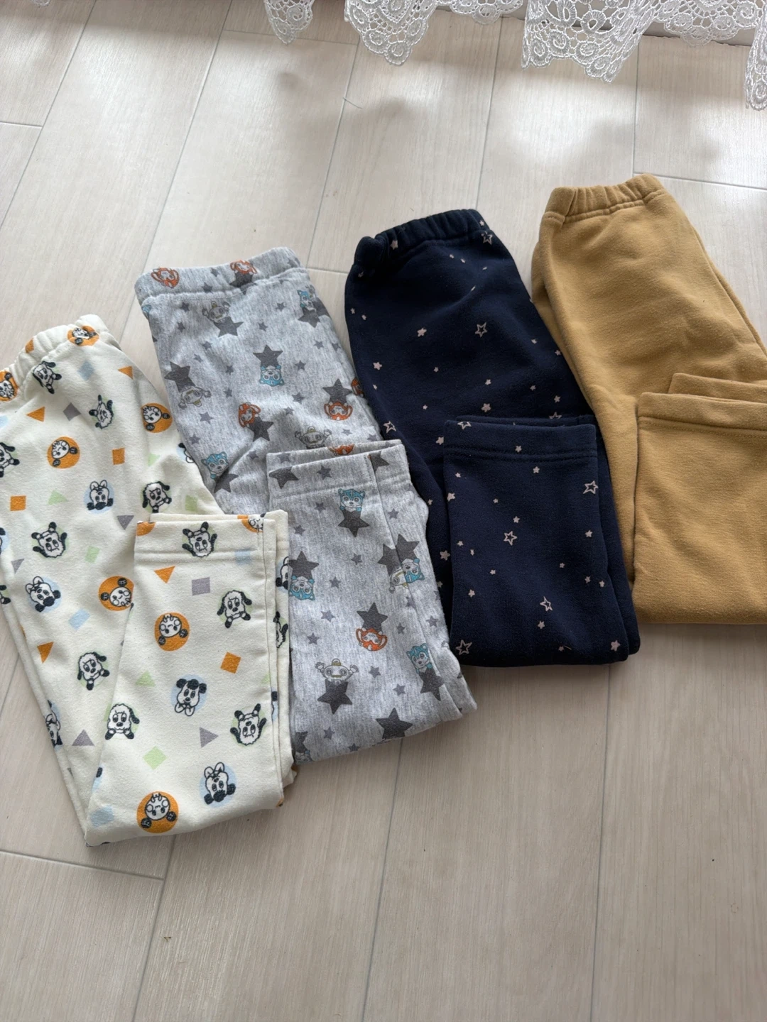 美品☆ユニクロ パンツ 4枚セット 90cm 裏起毛