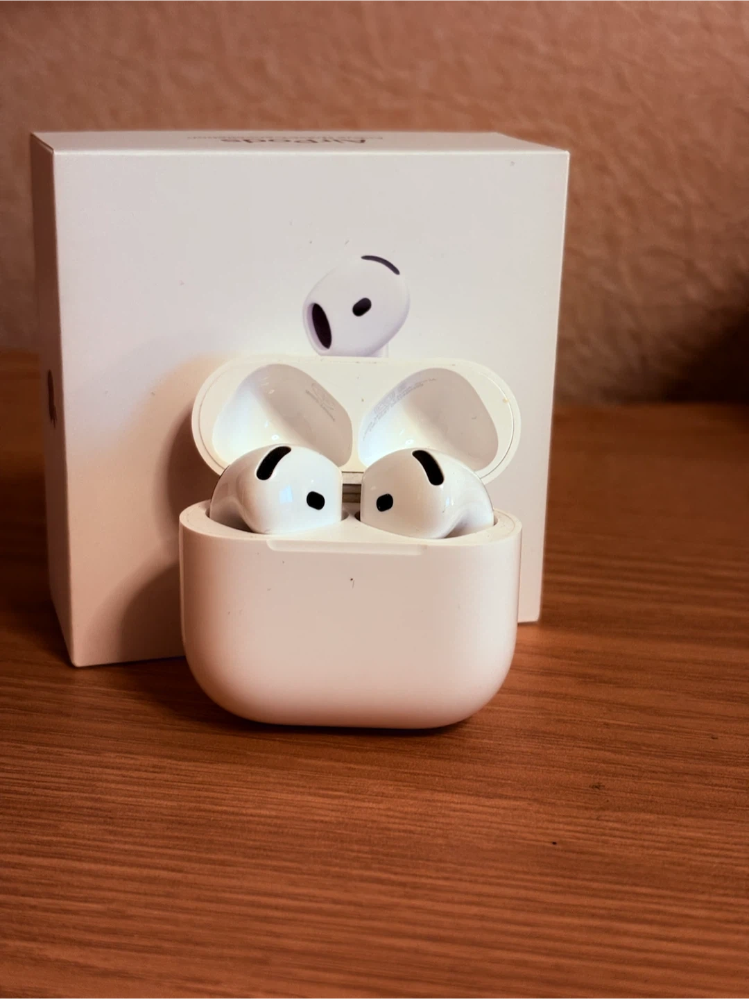 AirPods 4(アクティブノイズキャンセリング搭載)美品・箱付き