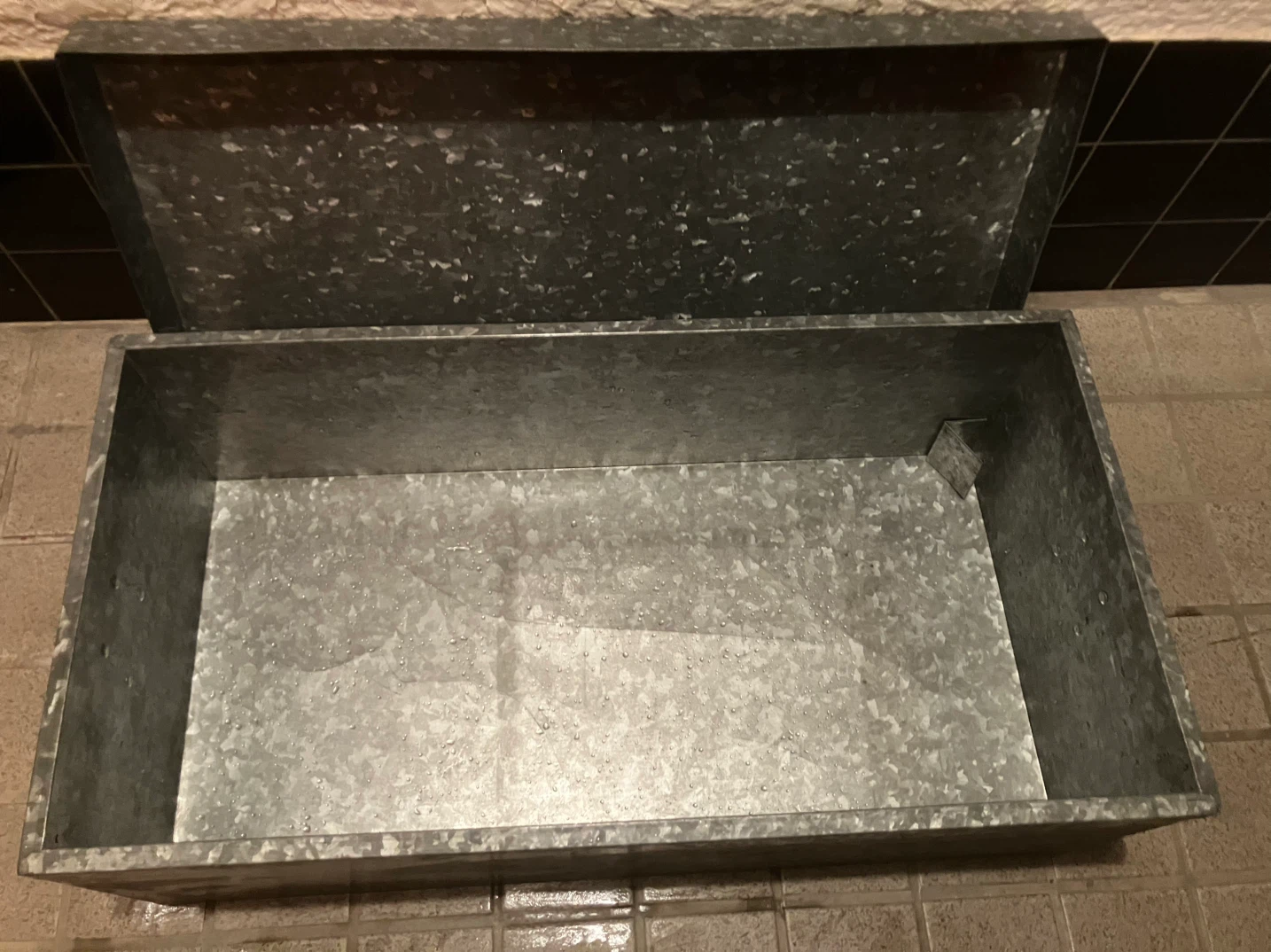 【昭和レトロ】当時物 ブリキトタンボックス 大型 衣装缶 蓋付き 収納箱 古道具の写真6枚目
