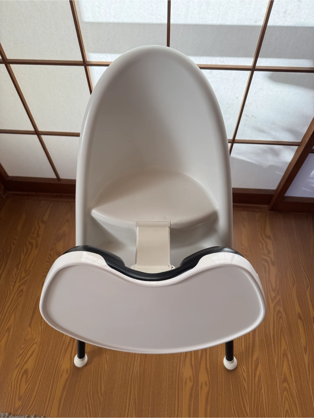 ベビービョルン ハイチェア ホワイト ブラック 折りたたみ BABYBJÖRNの写真2枚目