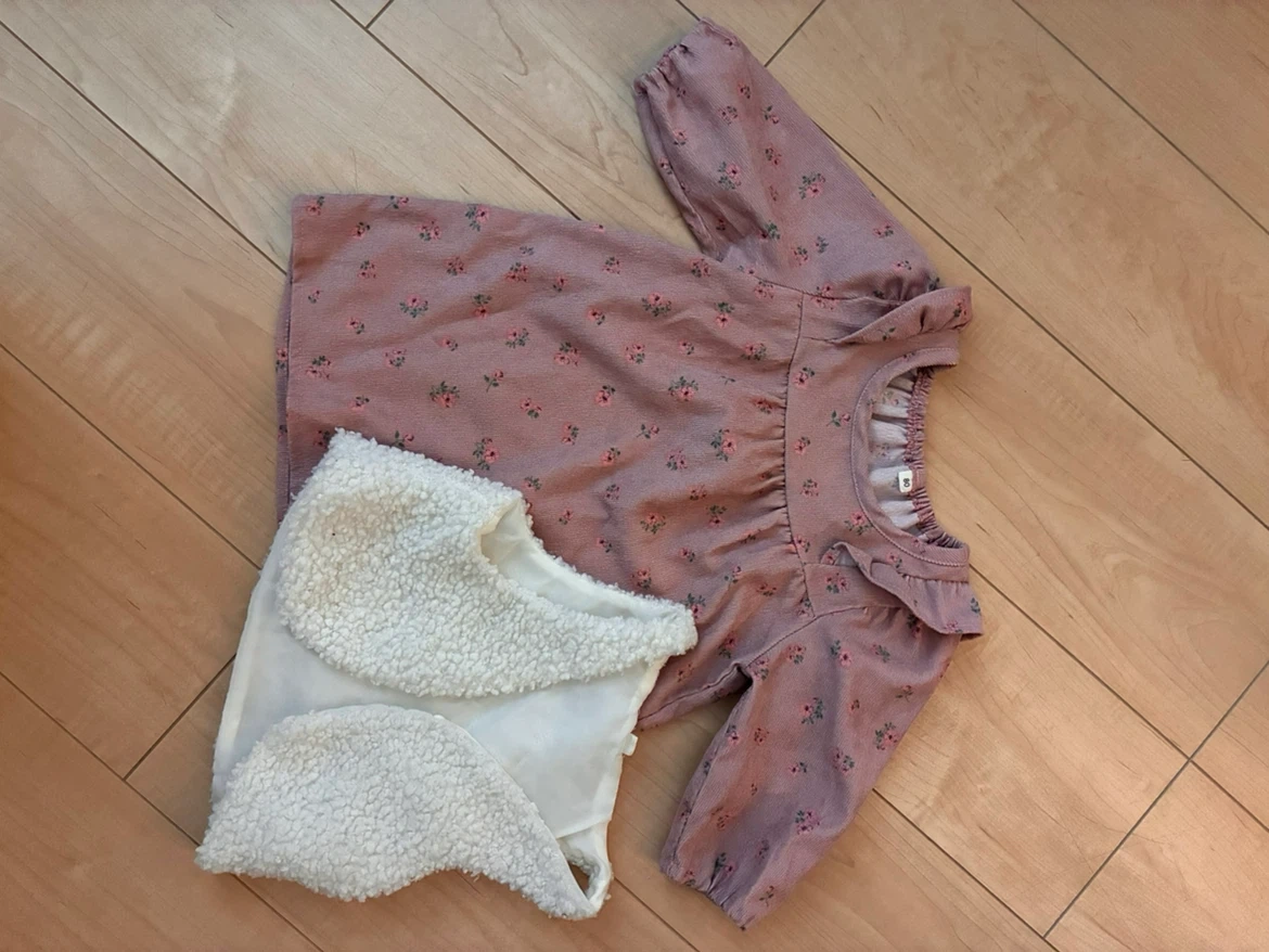 子供服🧸女の子🌼花柄ワンピース🌼ボアベストセット 80cmの写真2枚目