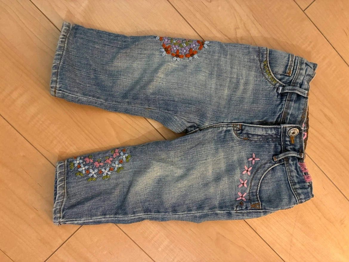 子供服⭐️女の子用GAP🌼花柄刺繍🌼デニムパンツ