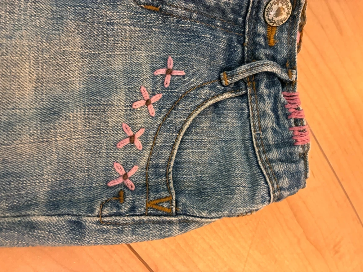 子供服⭐️女の子用GAP🌼花柄刺繍🌼デニムパンツの写真2枚目