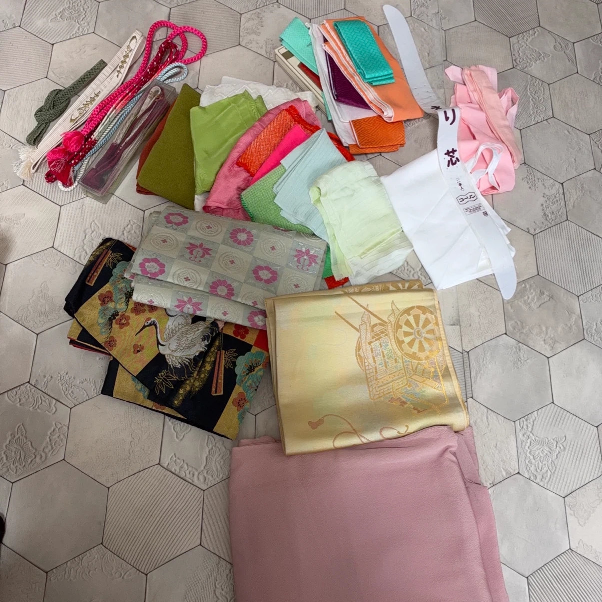 着物 帯 帯締め 重ね衿 紐 帯揚げ着物用品の写真2枚目