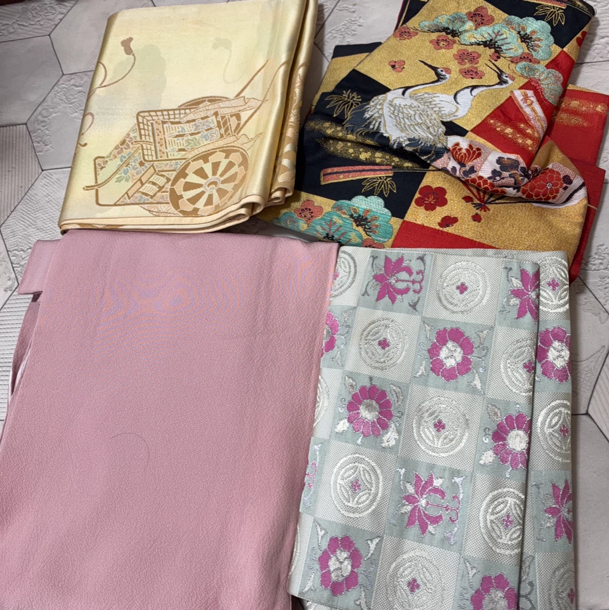 着物　帯　帯締め　重ね衿　紐　帯揚げ着物用品の写真3枚目