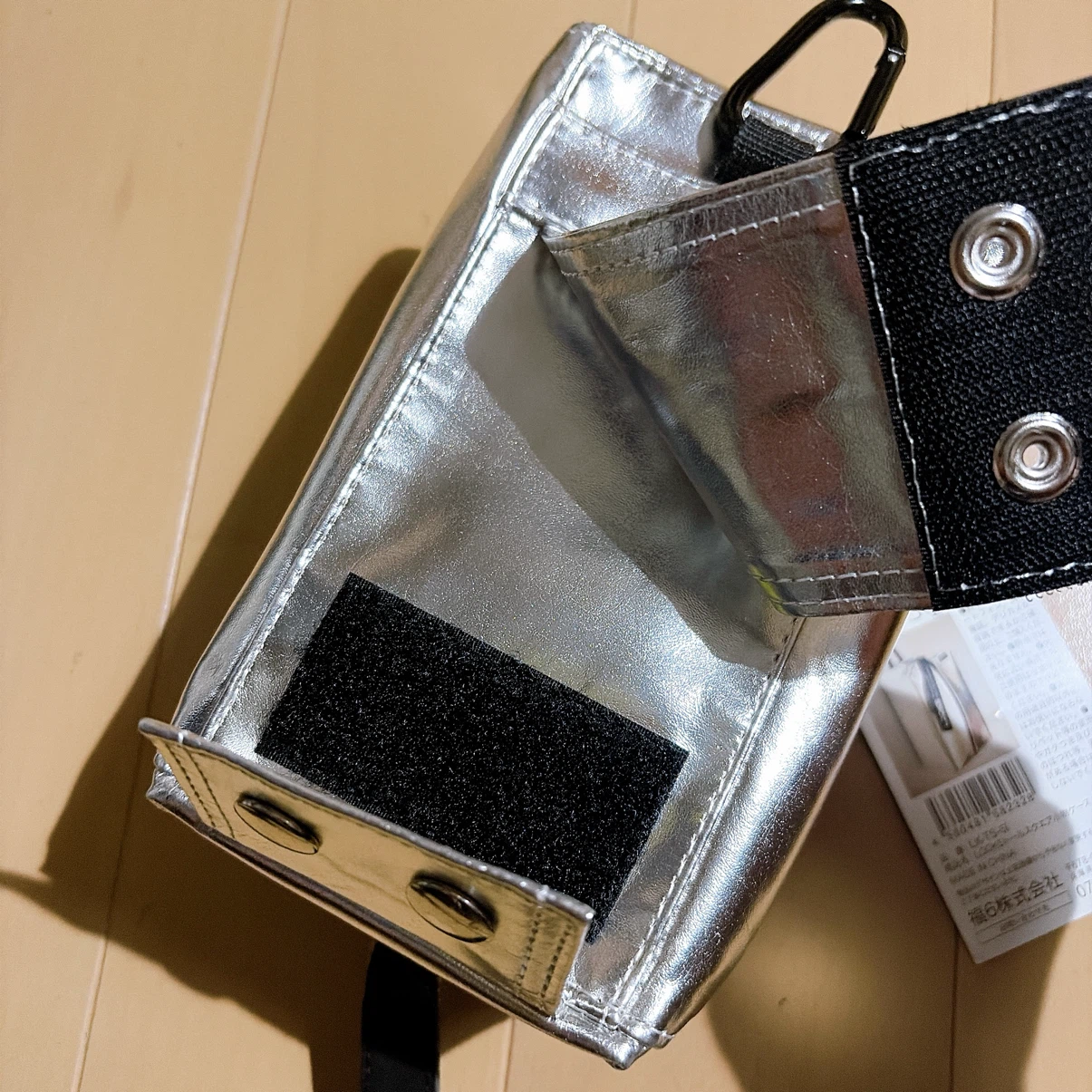 新品未使用　トールスクエアシルバー小物ケースの写真3枚目