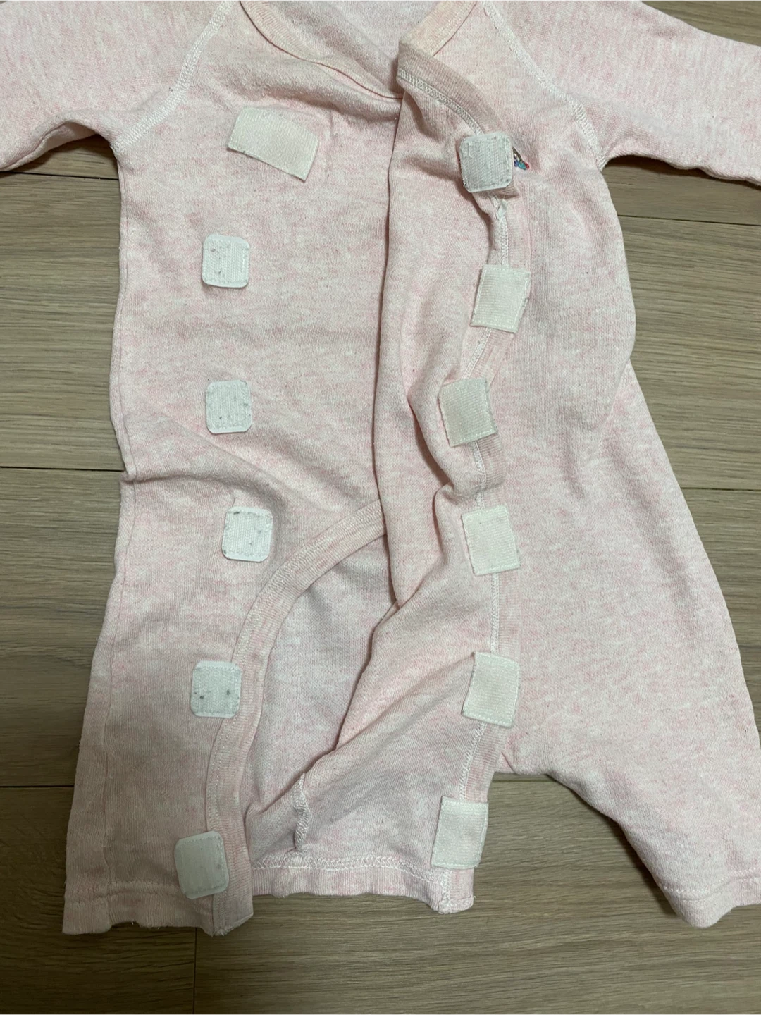 コンビミニ ピンク ロンパース 50-60cmの写真5枚目