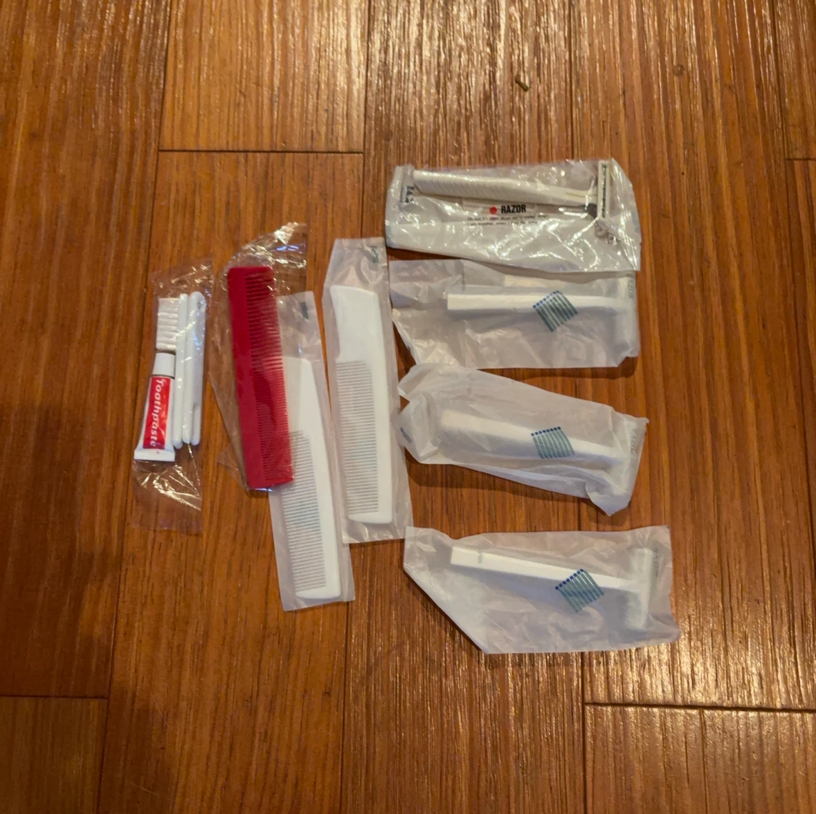 ホテルアメニティセット 歯ブラシ カミソリ クシ