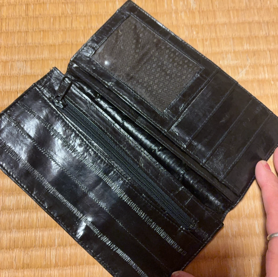 ウナギ革 長財布 ブラックの写真2枚目