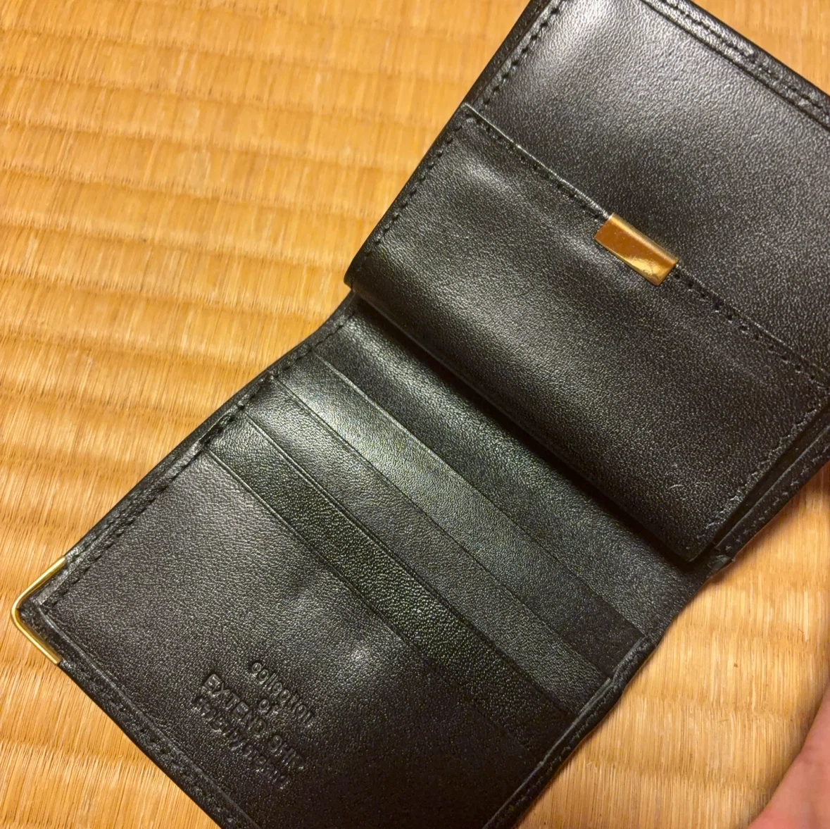 ワールドトマト 二つ折り財布 ブラックの写真2枚目
