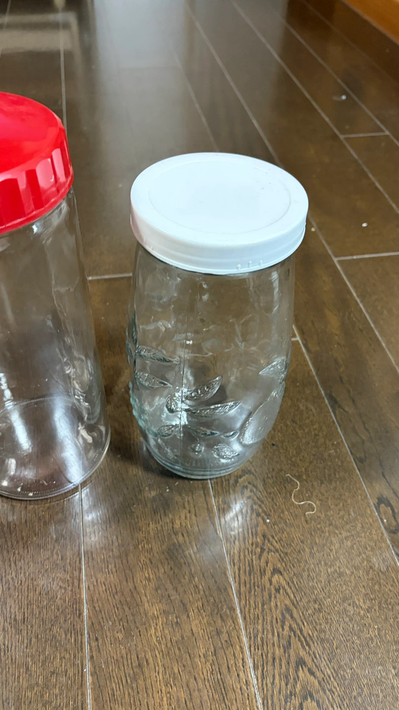 ガラス保存瓶 4点まとめ売り 赤蓋 白蓋の写真5枚目