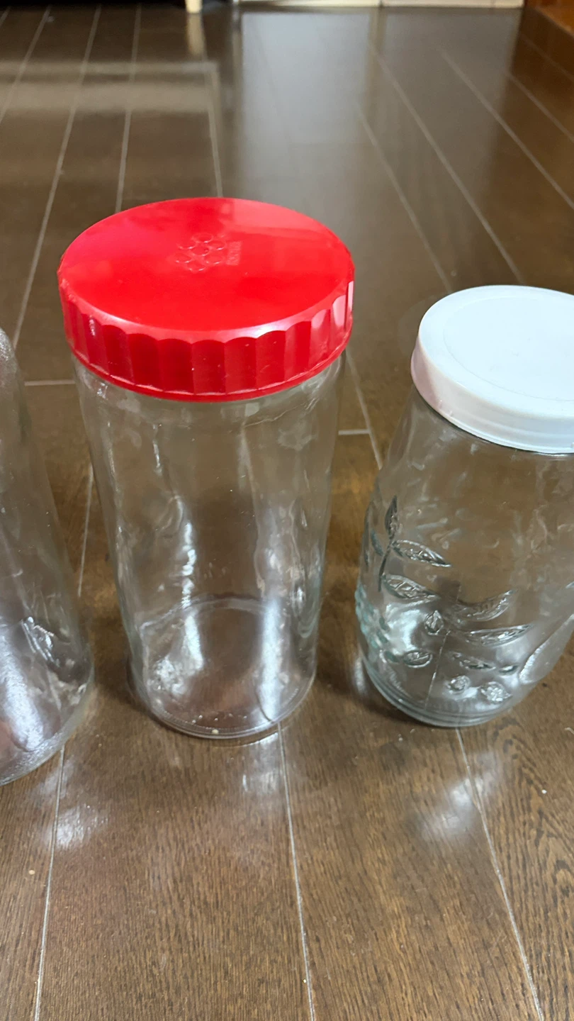 ガラス保存瓶 4点まとめ売り 赤蓋 白蓋の写真6枚目