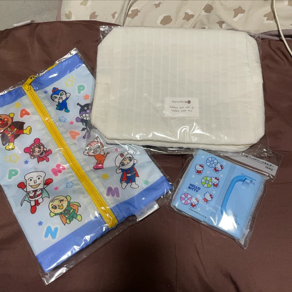 10/30まで新品未開封おむつポーチ、アンパンマン他 キッズ雑貨3点セット
