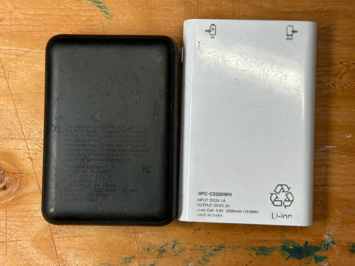 モバイルバッテリー POWERTEK10,000mAh maxell 5,200mAhの写真2枚目