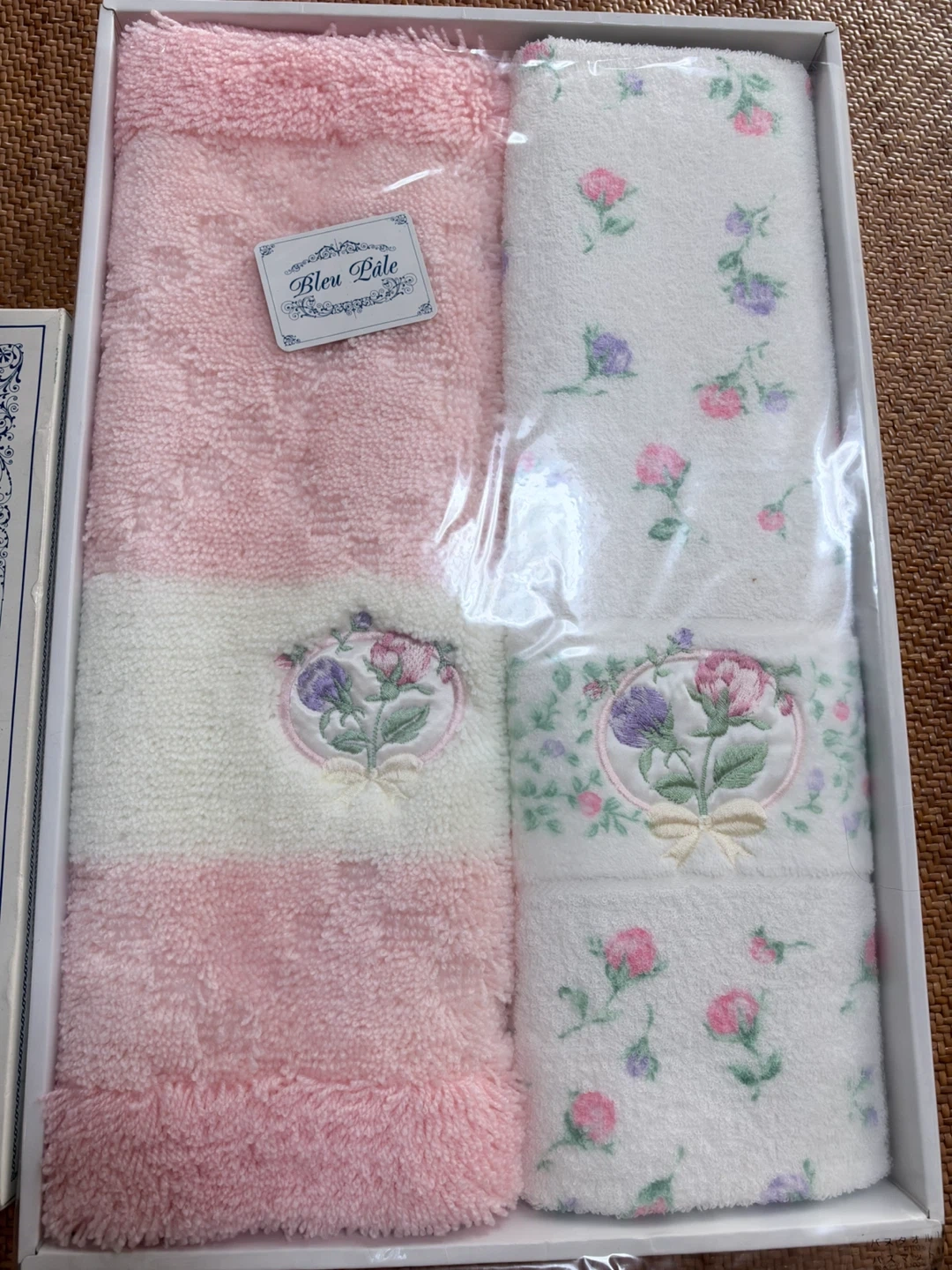 ブルーペール マット 花柄刺繍