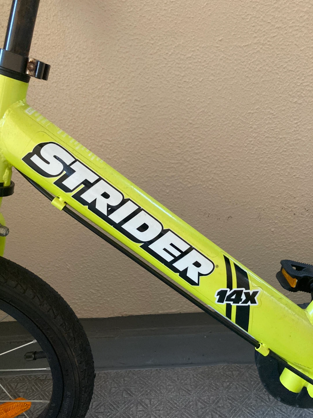 ストライダー 14x スポーツ ライムイエローの写真2枚目