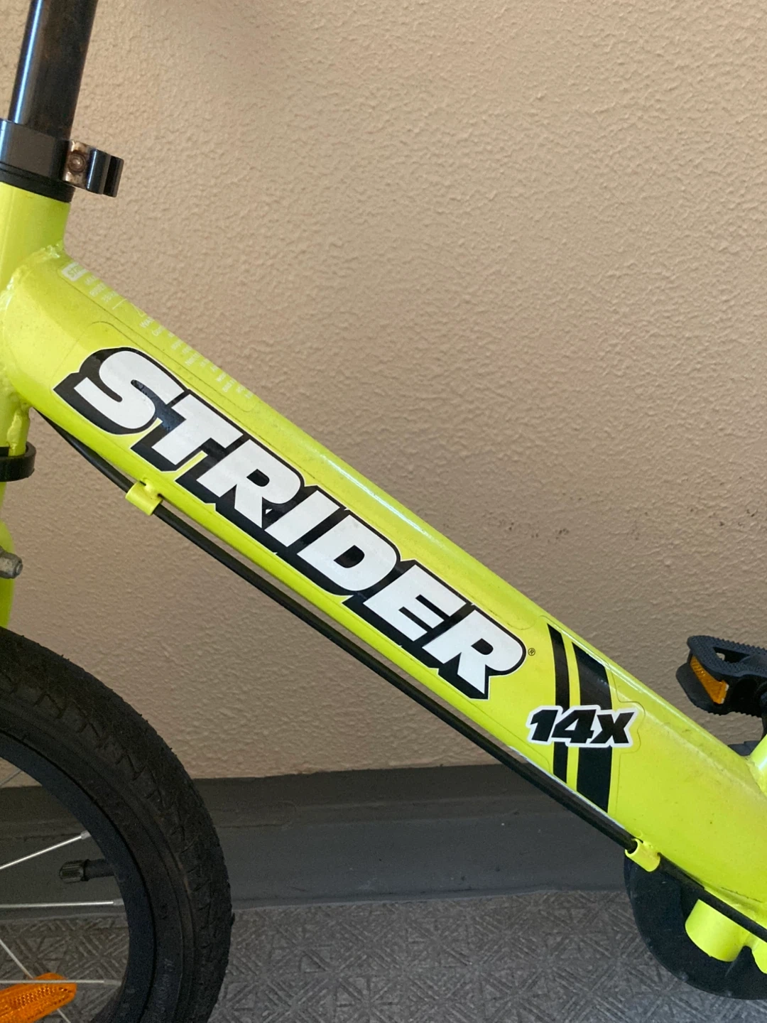 ストライダー 14x スポーツ ライムイエローの写真2枚目