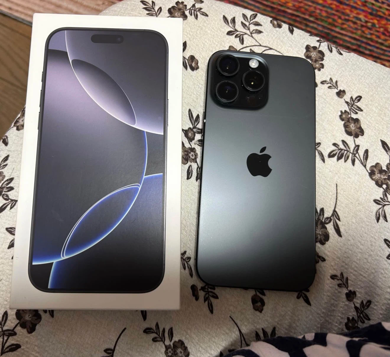iPhone 16 Pro Max ブラック256GB