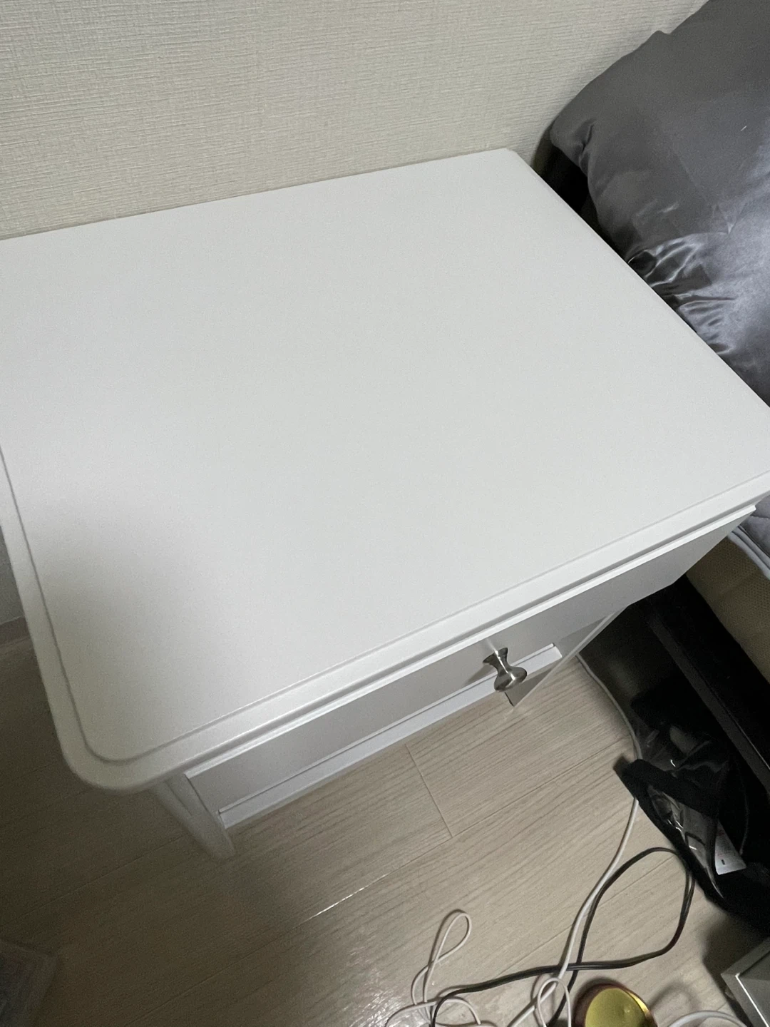 イケア ティッセダールサイドテーブル ホワイトの写真2枚目