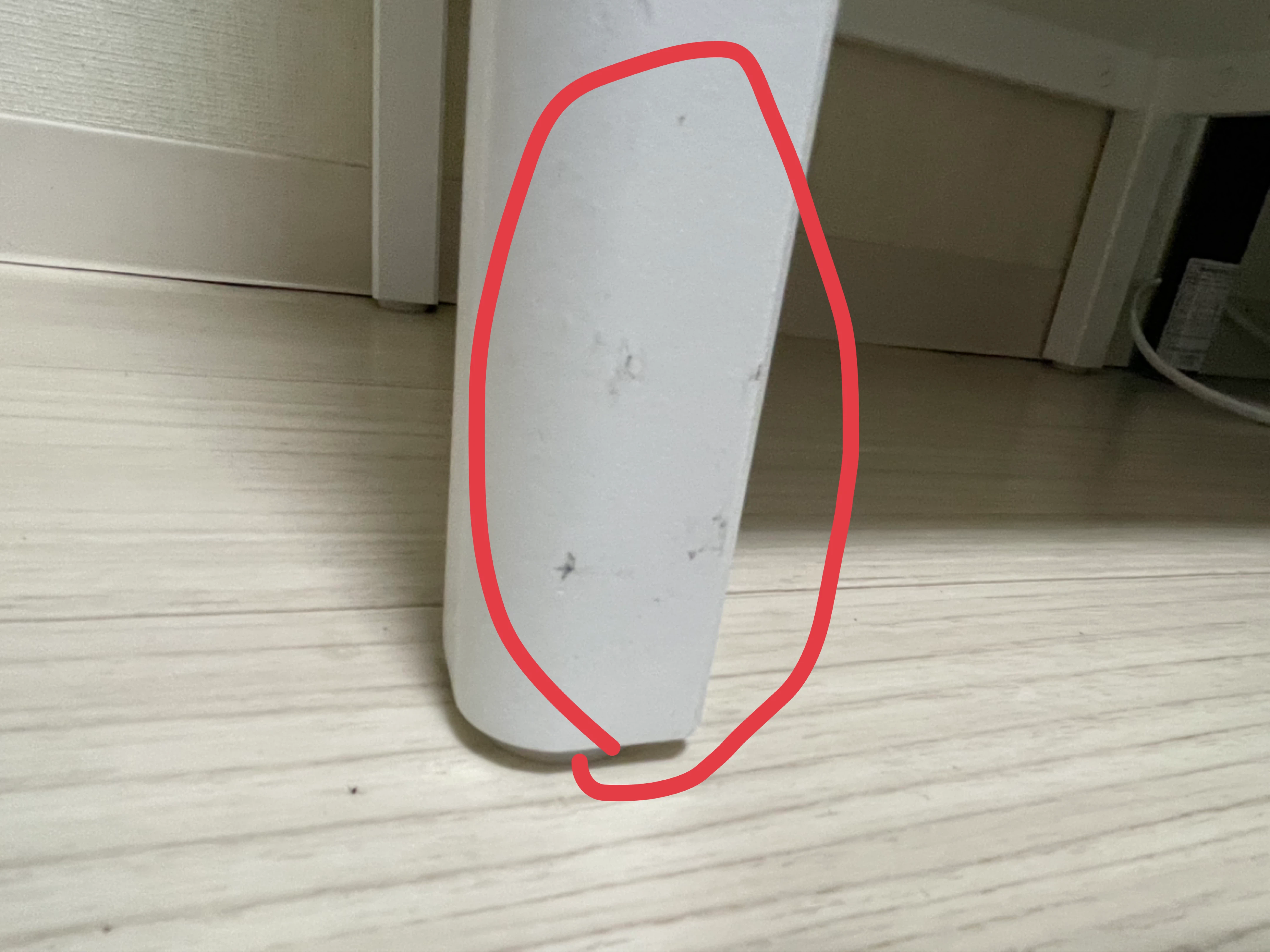 イケア  ティッセダールサイドテーブル ホワイトの写真5枚目