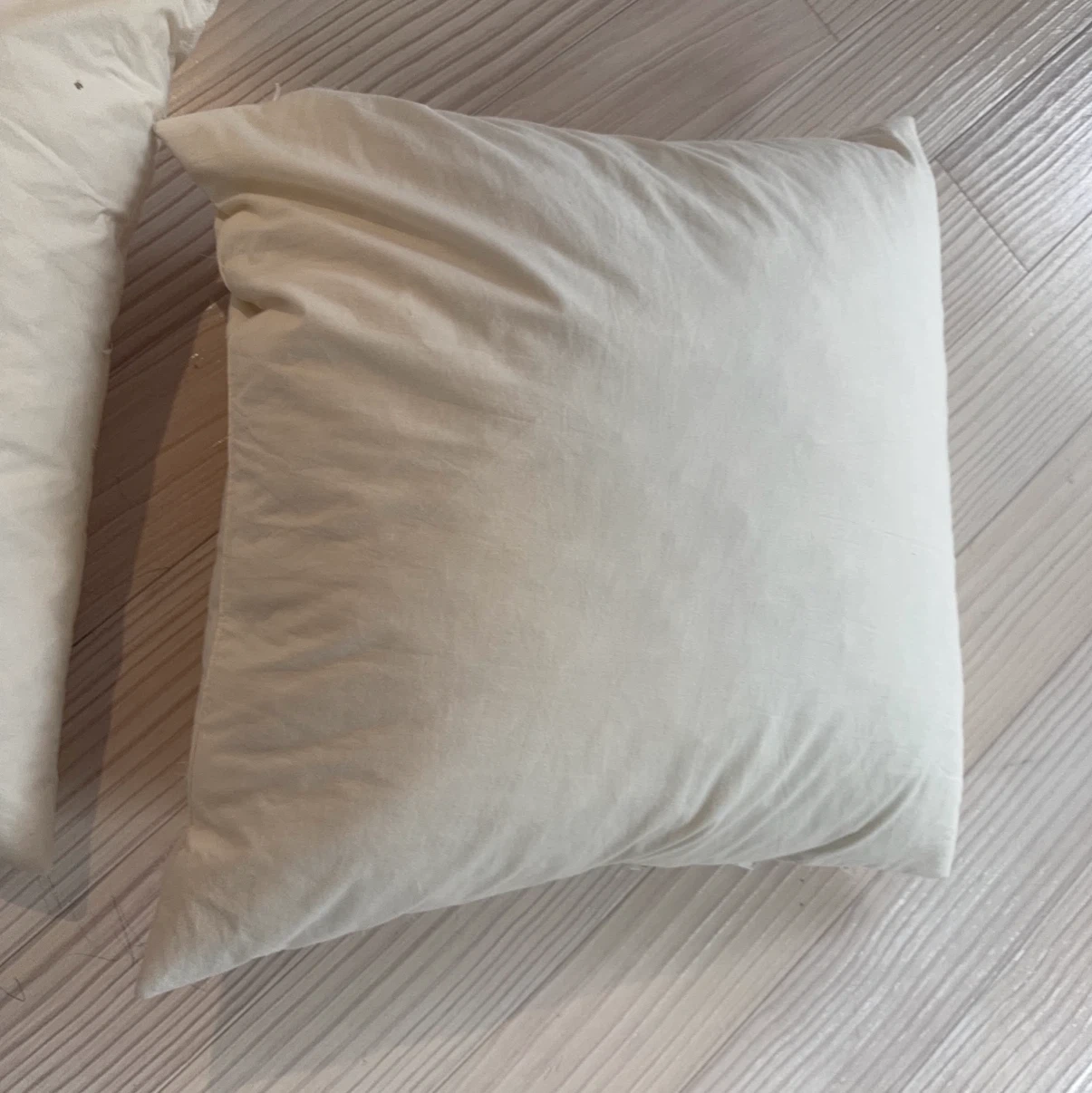 IKEAのクッション2個の写真3枚目