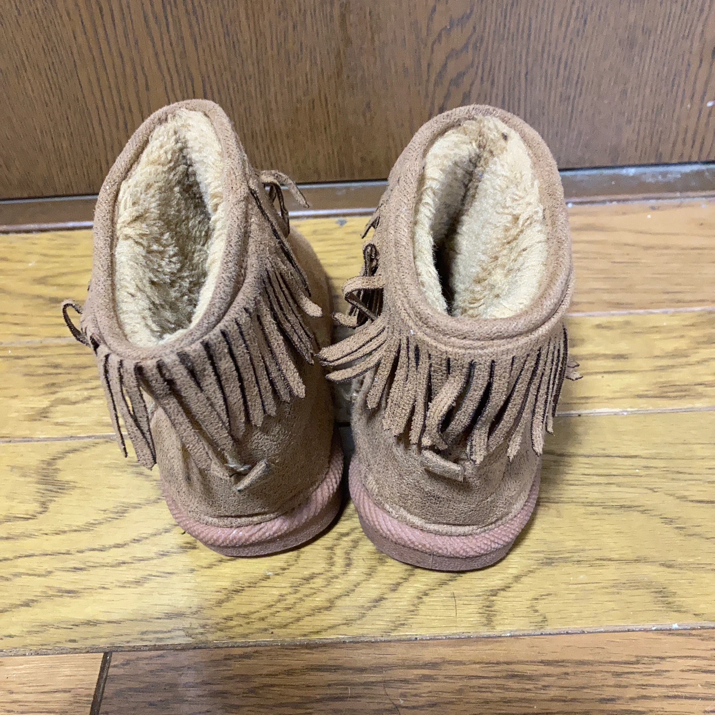 キッズ フリンジボアブーツ ブラウンの写真2枚目