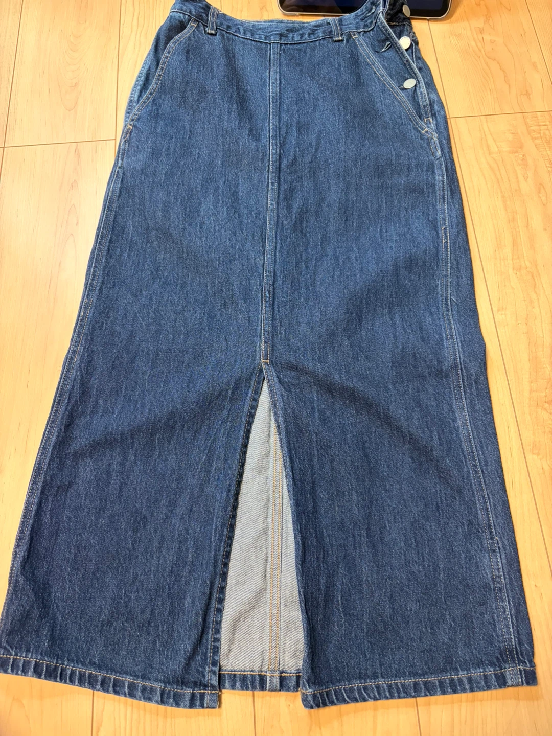ジーユー デニムロングスカート スリット入り