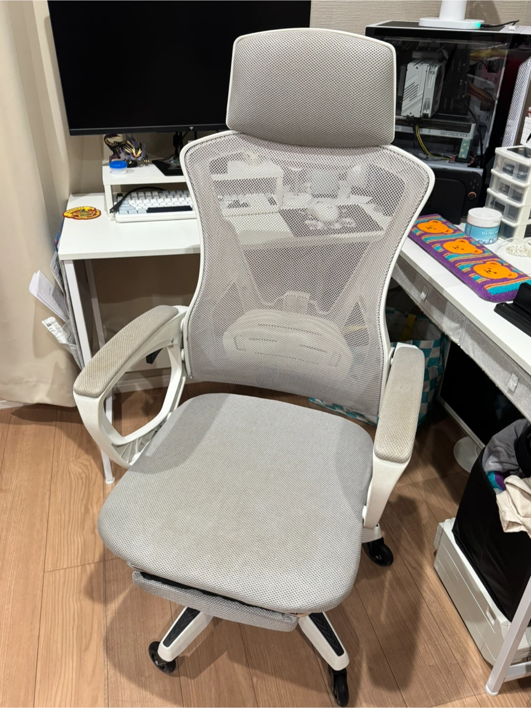 フットレスト付き メッシュオフィスチェア ホワイト