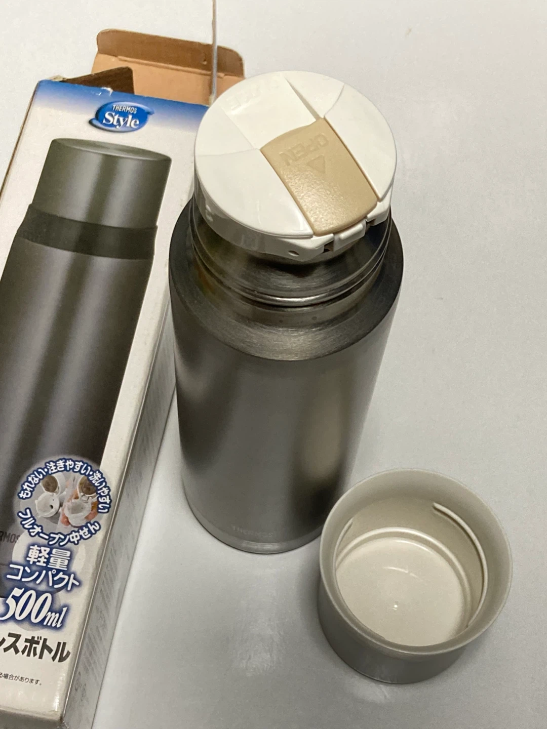 保温保冷両機能★未使用？サーモス　500ml 水筒　タンブラーの写真5枚目