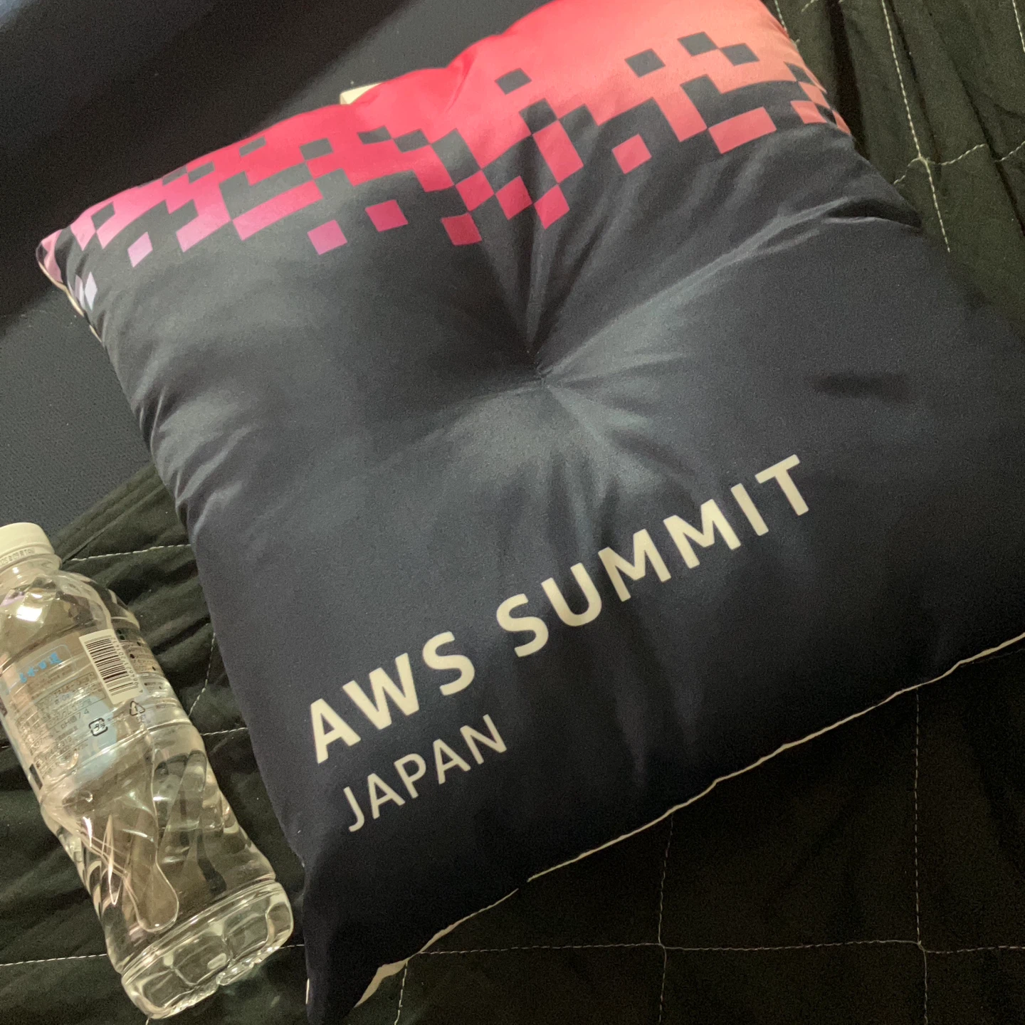 AWS SUMMIT JAPAN ノベルティ クッションの写真3枚目