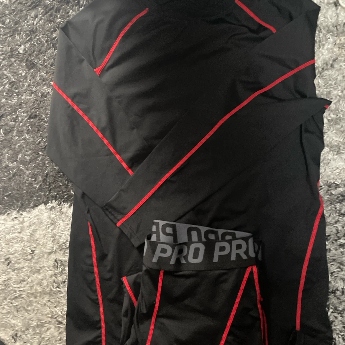 NIKE PRO ナイキプロ コンプレッションウェア 長袖 ブラック レッド