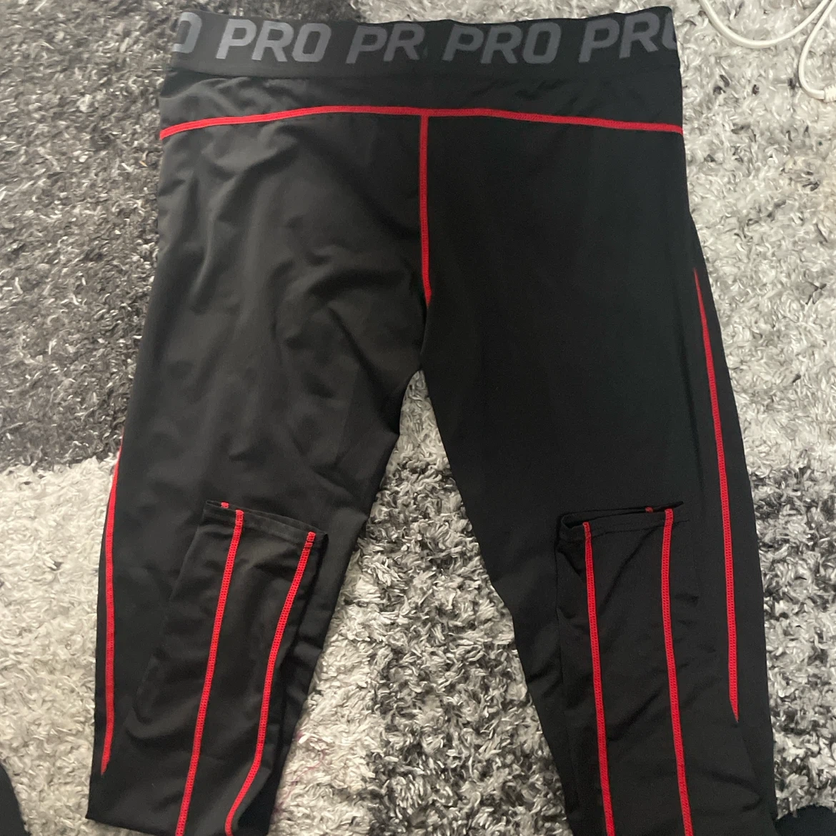 NIKE PRO ナイキプロ コンプレッションウェア 長袖 ブラック レッドの写真2枚目