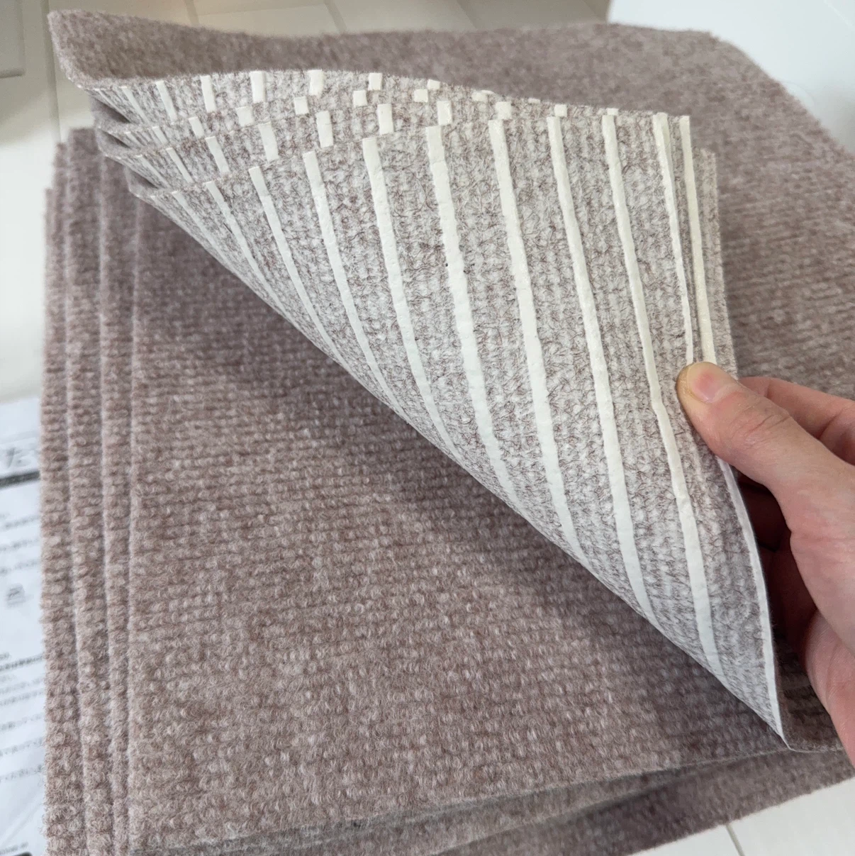 ワタナベ工業 はっ水吸着ぴたマット30cm×30cmサイズ 9枚(新品)+64枚(使用済み)セットの写真2枚目