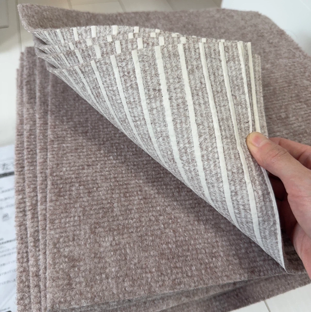 ワタナベ工業 はっ水吸着ぴたマット30cm×30cmサイズ 9枚(新品)+64枚(使用済み)セットの写真2枚目