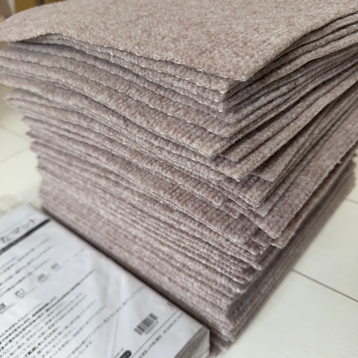 ワタナベ工業 はっ水吸着ぴたマット30cm×30cmサイズ 9枚(新品)+64枚(使用済み)セットの写真3枚目