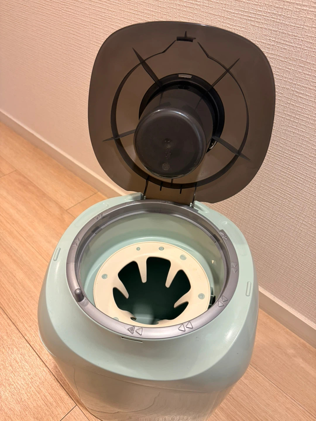【combi】おむつ処理ポットの写真2枚目