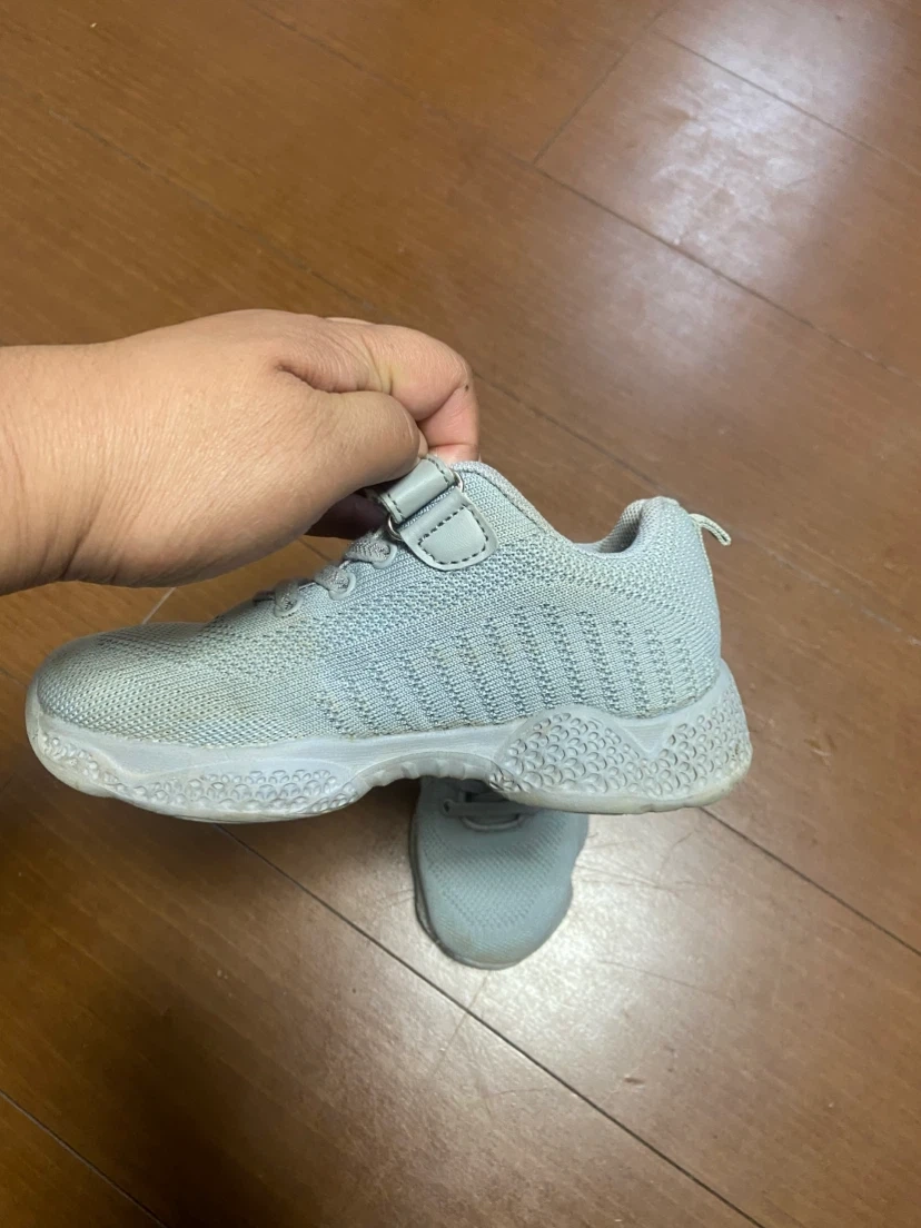 キッズ スニーカー グレーの写真2枚目