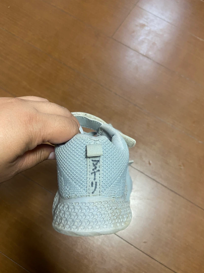 キッズ スニーカー グレーの写真3枚目