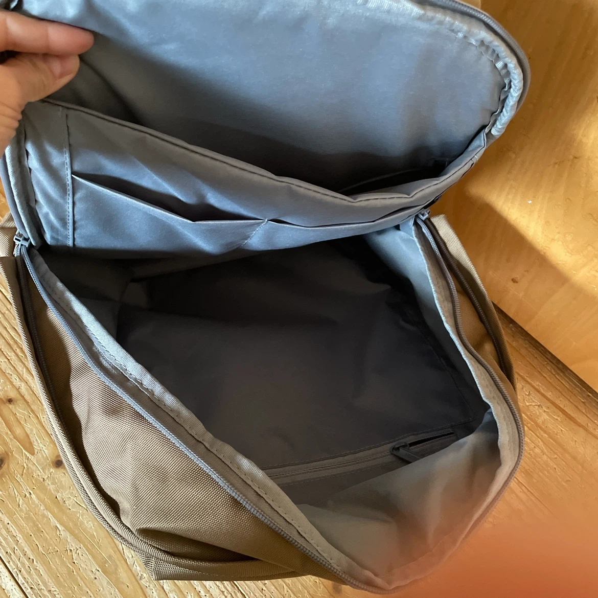 xd design body soft防犯仕様リュックの写真7枚目
