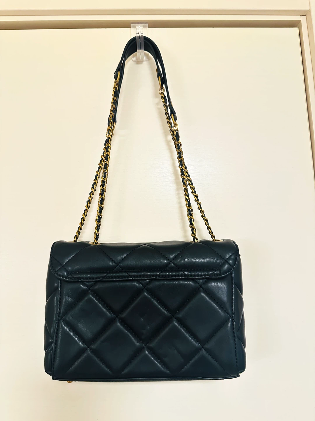 【Guess】ゲス ショルダーバッグ キルティング ブラックの写真2枚目