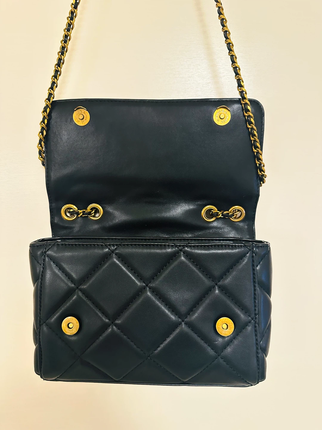 【Guess】ゲス ショルダーバッグ キルティング ブラックの写真6枚目