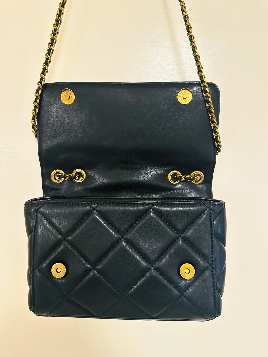 【Guess】ゲス ショルダーバッグ キルティング ブラックの写真6枚目